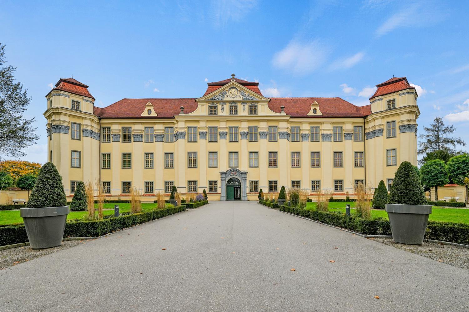 Apartment Golden Poodle Luxusappartment Am Neuen Schloss Tettang *